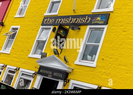 Tobermory, Isle of Mull, Großbritannien. 28. September 2022. VEREINIGTES KÖNIGREICH. Dies ist das Mishish Hotel direkt am Hafen von Tobermory. Das Hotel wurde mit Preisen über £1,95 Millionen zum Verkauf angeboten. Quelle: JASPERIMAGE/Alamy Live News Stockfoto