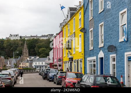 Tobermory, Isle of Mull, Großbritannien. 28. September 2022. VEREINIGTES KÖNIGREICH. Dies ist das Mishish Hotel direkt am Hafen von Tobermory. Das Hotel wurde mit Preisen über £1,95 Millionen zum Verkauf angeboten. Quelle: JASPERIMAGE/Alamy Live News Stockfoto