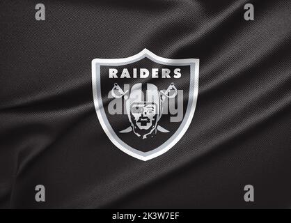 Flagge Oakland Raiders, Flagge der amerikanischen Fußballmannschaft Oakland Raiders, Stoffflagge Oakland Raiders, 3D Arbeit und 3D Bild. Jerewan, Armenien - 2022 Septe Stockfoto