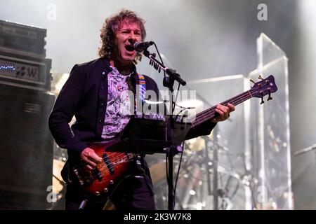 Marillion treten live in der Academy O2 Glasgow auf Dienstag, 20.. September 2022 Marillion sind eine britische Rockband, gegründet in Aylesbury, Buckinghamshire Bandmitglieder: Steve Rothery – E-Gitarren, Akustikgitarren Mark Kelly – Keyboards, Samples und Effekte, Backing Vocals, Programmierung Pete Trewabas – Bass-Gitarren, Backing Vocals, Ian Mosley – Schlagzeug, Percussion Steve Hogarth – Lead Vocals, zusätzliche Keyboards, zusätzliche Live-Gitarren, Percussion Credit: Alan Rennie Stockfoto