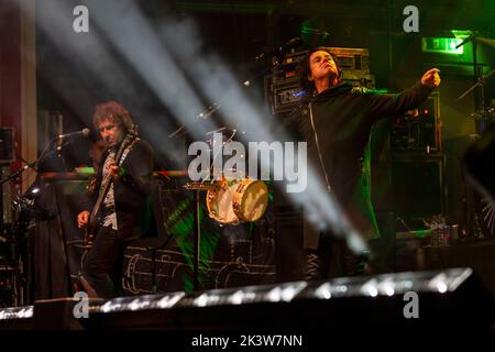 Marillion treten live in der Academy O2 Glasgow auf Dienstag, 20.. September 2022 Marillion sind eine britische Rockband, gegründet in Aylesbury, Buckinghamshire Bandmitglieder: Steve Rothery – E-Gitarren, Akustikgitarren Mark Kelly – Keyboards, Samples und Effekte, Backing Vocals, Programmierung Pete Trewabas – Bass-Gitarren, Backing Vocals, Ian Mosley – Schlagzeug, Percussion Steve Hogarth – Lead Vocals, zusätzliche Keyboards, zusätzliche Live-Gitarren, Percussion Credit: Alan Rennie Stockfoto