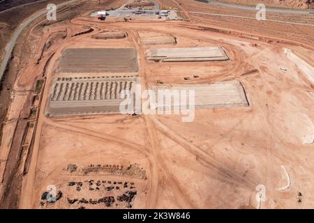 Luftaufnahme des UMTRA-Projekts von Moab zur Entfernung radioaktiver Abstände vom Standort einer ehemaligen Uranverarbeitungsmühle in Moab, Utah. Stockfoto