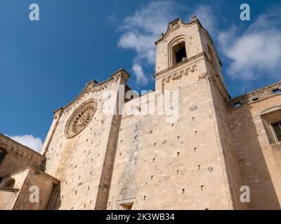 Perspektivische Ansicht der Cattedrale Santa Maria Assunta in Ostuni, Italien, EU Stockfoto