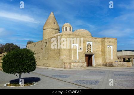 Das Chashma-Ayub Mausoleum befindet sich in der Nähe des Samani-Mausoleums in Buchara, Usbekistan Stockfoto