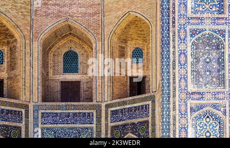 Vorderansicht der Madrasah im Buchara, Usbekistan Stockfoto