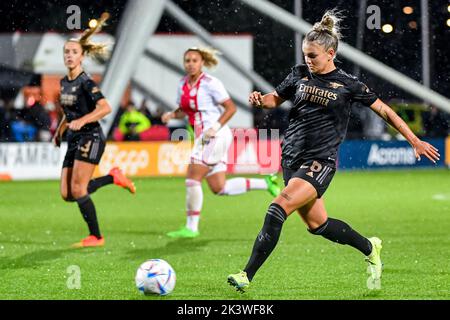 DUIVENDRECHT, NIEDERLANDE - 28. SEPTEMBER: Laura Wienroither von Arsenal während des UEFA Women's Champions League Qualifikationsspiels zwischen Ajax Amsterdam und dem FC Arsenal am 28. September 2022 in De Toekomst in Duivendrecht, Niederlande (Foto: Jan Mulder/Orange Picles) Stockfoto