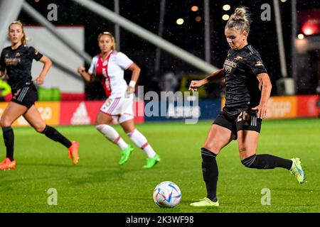 DUIVENDRECHT, NIEDERLANDE - 28. SEPTEMBER: Laura Wienroither von Arsenal während des UEFA Women's Champions League Qualifikationsspiels zwischen Ajax Amsterdam und dem FC Arsenal am 28. September 2022 in De Toekomst in Duivendrecht, Niederlande (Foto: Jan Mulder/Orange Picles) Stockfoto