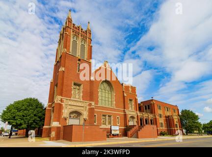 Sonnige Sicht auf die First Baptist Church in Oklahoma Stockfoto