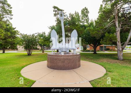 Oklahoma, 18 2022. AUGUST - Nahaufnahme des USS Oklahoma Anchor Memorial Stockfoto