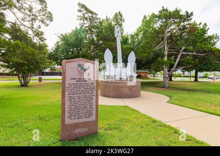 Oklahoma, 18 2022. AUGUST - Nahaufnahme des USS Oklahoma Anchor Memorial Stockfoto