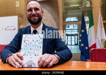 Eomw, Italien. 21. September 2022. (9/21/2022) der Autor des Buches während der Präsentation des Buches: "Il silenzio che urla. L'attentato alla sinagoga di Roma del 9 ottobre 1982' von Gadiel Gaj Tachè, anlässlich des Jahrestages der Attentat auf dem Tempio Maggiore in Rom am 9. Oktober 1982 durch palästinensische Terroristen, bei der der zweijährige Stefano Gay Tachè ermordet wurde. (Foto: Andrea Ronchini/Pacific Press/Sipa USA) Quelle: SIPA USA/Alamy Live News Stockfoto