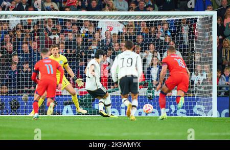 Ilkay Gündogan, DFB 21 Punkte, schießt Tor, Treffer, Torschuss, 0-1, Nick Pope, England 1 beim UEFA Nations League 2022 Spiel ENGLAND - DEUTSCHLAND 3-3 in der Saison 2022/2023 am 26. September 2022 in London, Großbritannien. © Peter Schatz / Alamy Live News Stockfoto