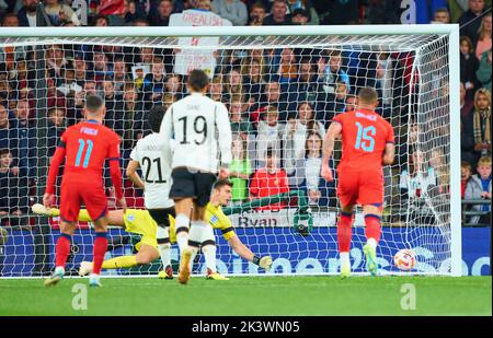 Ilkay Gündogan, DFB 21 Punkte, schießt Tor, Treffer, Torschuss, 0-1, Nick Pope, England 1 beim UEFA Nations League 2022 Spiel ENGLAND - DEUTSCHLAND 3-3 in der Saison 2022/2023 am 26. September 2022 in London, Großbritannien. © Peter Schatz / Alamy Live News Stockfoto