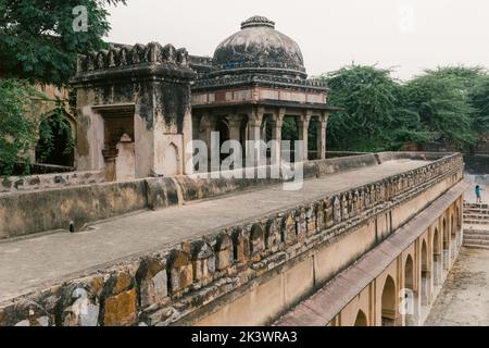 Jamali Kamali Moschee und dem Grab, in das Archäologische Village Komplex in Mehrauli, Delhi, Indien. Stockfoto