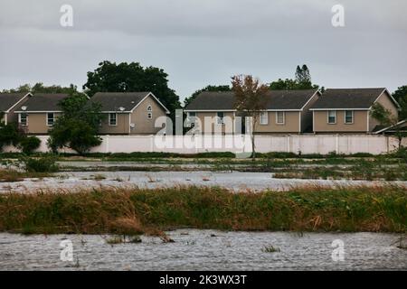 South Florida, USA. 28. September 2022. Hurrikan Ian landete mit strukturellen Schäden, Überschwemmungsgebiet, Starkregen, Gebäudeschäden in Süd-Florida. Kredit: Yaroslav Sabitov/YES Market Media/Alamy Live Nachrichten Stockfoto