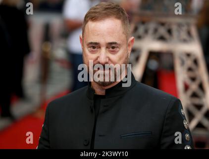 Anthony Fabian nimmt an der britischen Premiere von „Mrs Harris goes to Paris“ im Curzon Cinema Mayfair in London, England, Teil. Stockfoto