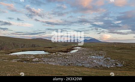 Die steinige und schreinerne Oberfläche von Gallan Head, Lewis, Isle of Lewis, Hebriden, Äußere Hebriden, Westliche Inseln, Schottland, Vereinigtes Königreich, Großbritannien Stockfoto