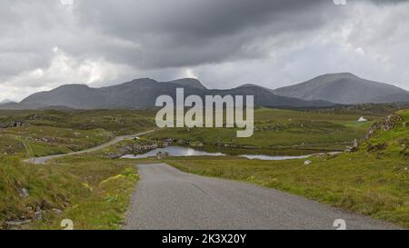 Landschaftlich reizvolle Bergstraße, die Aird Uig und Timsgarry, Uig, Lewis, Isle of Lewis, Hebrides, Äußere Hebriden, Westliche Inseln, Schottland, Vereinigtes Königreich Stockfoto