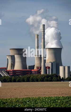 Das Braunkohlekraftwerk Neurath von RWE bei Grevenbroich, Deutschlands größtes Kohlekraftwerk, zweitgrößtes in Europa, Unit A-E, NRW, Deutschland Stockfoto