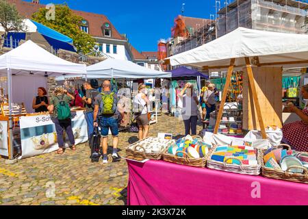 Kunst- und Handwerksmarkt Kunsthandwerkermarkt Freiburg am Augustinerplatz, Freiburg im Breisgau, Deutschland Stockfoto