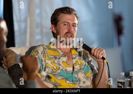 Austin, TX, USA. 24. September 2022. Alex MOFFAT, Cast-Mitglied von „Saturday Night Live“, während einer Interview-Session beim jährlichen Texas Tribune Festival in der Innenstadt von Austin am 24. September 2022. (Bild: © Bob Daemmrich/ZUMA Press Wire) Stockfoto