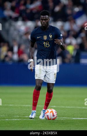 PARIS, FRANKREICH - 22. SEPTEMBER: Benoit Badiashile aus Frankreich und Patrick Pentz aus Österreich im Einsatz während des UEFA Nations League A Group 1-Spiels Stockfoto