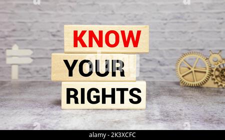 Text Wissen Sie Ihre Rechte auf Holzblock. Stockfoto