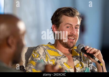 Austin, TX, USA. 24. September 2022. Alex MOFFAT, Cast-Mitglied von „Saturday Night Live“, während einer Interview-Session beim jährlichen Texas Tribune Festival in der Innenstadt von Austin am 24. September 2022. (Bild: © Bob Daemmrich/ZUMA Press Wire) Stockfoto