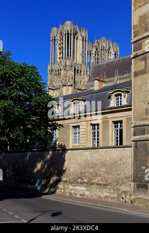 Fassade der Kathedrale von Reims (UNESCO-Weltkulturerbe) in Reims (Marne), Frankreich Stockfoto