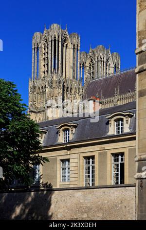 Fassade der Kathedrale von Reims (UNESCO-Weltkulturerbe) in Reims (Marne), Frankreich Stockfoto