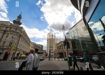 Bukarest, Rumänien - 22. September 2022: Blick auf die wunderschöne Victory Avenue in Bukarest, Rumänien. Stockfoto