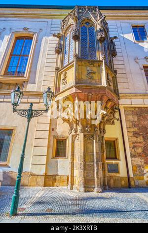 Erker (Erkerfenster) das gotische Element des Karolinum, des Gebäudes der Karlsuniversität in Prag, Tschechische Republik Stockfoto