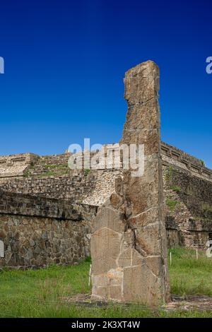 Stela 18 in Monte Alban, archäologische Stätte, Oaxaca, Mexiko Stockfoto