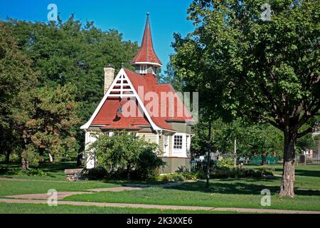 Loring Community Arts Center, eines der Originalgebäude im Loring Park in der Nähe von Loring Pond, ein muss. Minneapolis Minnesota, USA Stockfoto