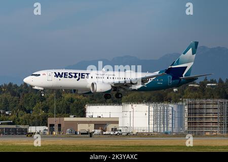 Richmond, British Columbia, Kanada. 26. September 2022. Ein WestJet Boeing 737 MAX 8 Jetliner (C-GRAG) landet auf dem internationalen Flughafen Vancouver. (Bild: © Bayne Stanley/ZUMA Press Wire) Stockfoto