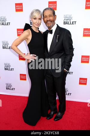 New York City, USA. 28. September 2022. Hilary Quinlan und Bryant Gumbel nehmen an der Herbst Fashion Gala des New York City Ballet 2022 Teil, die am 28. September 2022 im David H. Koch Theatre im Lincoln Center in New York City, NY, stattfand © Steven Bergman/AFF-USA.COM Credit: AFF/Alamy Live News Stockfoto