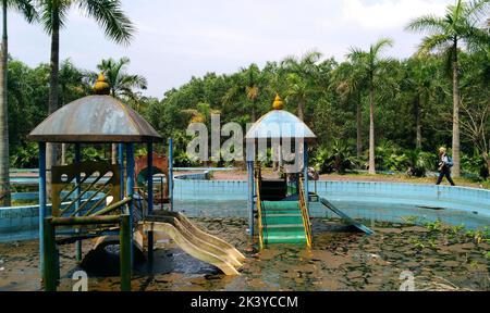 Hue, Vietnam - 01. April 2018 : Die Atmosphäre Um Den Verlassenen Wasserpark In Hue Vietnam Stockfoto