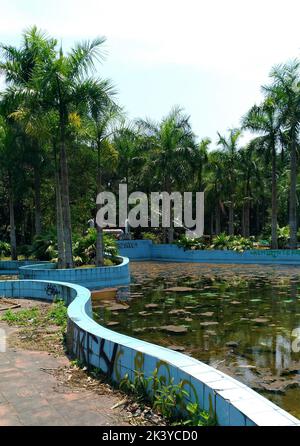 Hue, Vietnam - 01. April 2018 : Die Atmosphäre Um Den Verlassenen Wasserpark In Hue Vietnam Stockfoto