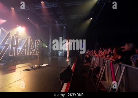 Die australische Sängerin Amy Shark tritt 2022 live auf. Stockfoto