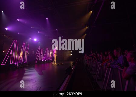 Die australische Sängerin Amy Shark tritt 2022 live auf. Stockfoto