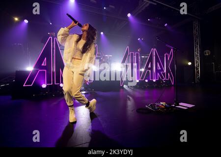 Die australische Sängerin Amy Shark tritt 2022 live auf. Stockfoto