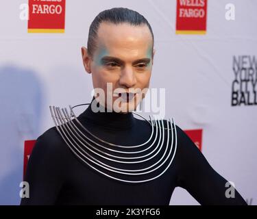 New York, Usa. 28. September 2022. Jordan Roth trifft am Mittwoch, den 28. September 2022, auf dem roten Teppich bei der New York City Ballet 2022 Herbst Fashion Gala im David H. Koch Theater in New York City ein. Foto von Gabriele Holtermann/UPI Kredit: UPI/Alamy Live News Stockfoto