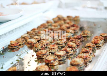 Kekse mit Auberginen und Gratin. Stockfoto