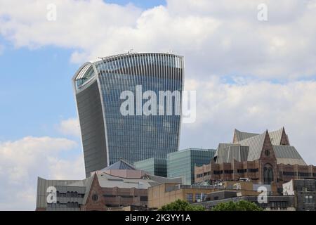 Blick auf den Wolkenkratzer mit Panoramarestaurant, London Stockfoto