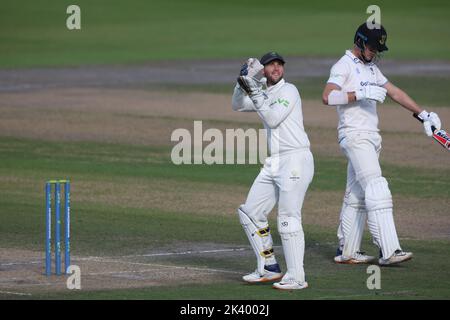 Hove, UK 28. September 2022 : Glamorgan-Flechtmeister Chris Cooke während der LV Insurance County Championship Division zwei Spiel zwischen Sussex und Glamorgan auf dem 1. Central County Ground in Hove. Stockfoto