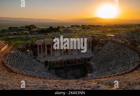 Hierapolis alte Stadt Pamukkale Türkei, Sonnenuntergang durch die Ruinen UNESCO-Website, Hierapolis alte Stadt Pamukkale Türkei Stockfoto