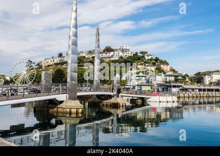 Marina Bridge Fußgängerbrücke über die Inner Dock Route des South West Coast Path, Torquay, Devon, England, Großbritannien, Großbritannien. Erbaut 2003 Stockfoto