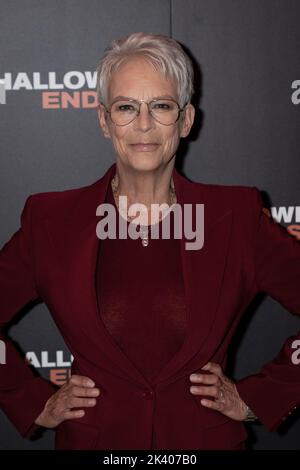 US-Schauspielerin Jamie Lee Curtis bei einem Besuch des neuen Halloween Ends Experience Space im Piccadilly Circus, London. Bilddatum: Donnerstag, 29. September 2022. Stockfoto