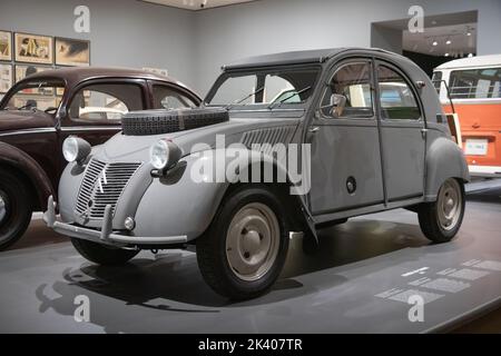 BILBAO, SPANIEN-10. SEPTEMBER 2022: 1961 Cizoen 2CV Sahara Stockfoto