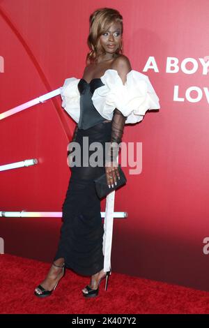 28. September 2022, Los Angeles, CA, USA: LOS ANGELES - SEP 28: Symone bei der Bros Premiere im Regal LA Live am 28. September 2022 in Los Angeles, CA (Bildquelle: © Kay Blake/ZUMA Press Wire) Stockfoto